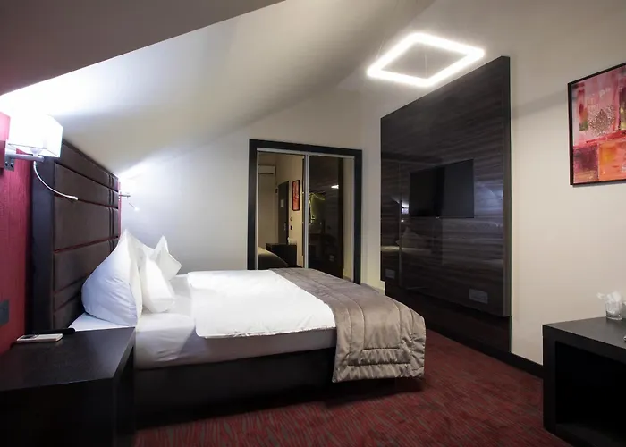 Hotel The Fifth Floor By Old Town 4*