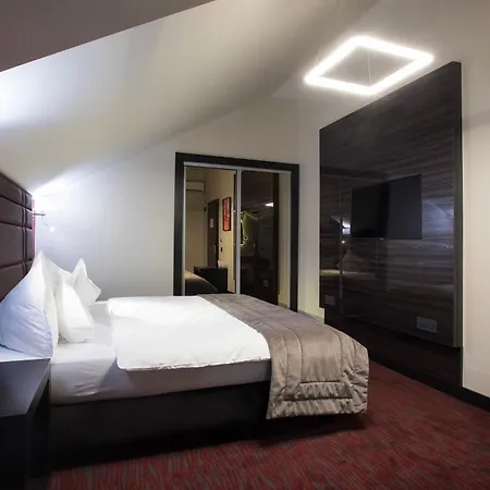 Hotel The Fifth Floor By Old Town 4*
